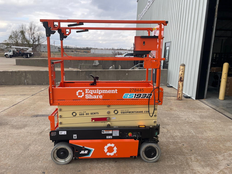 2022 JLG ES1932