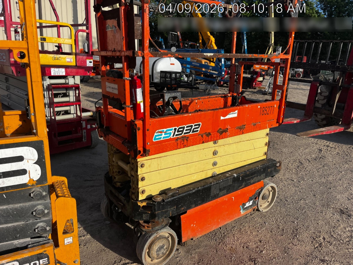 2021 JLG ES1932