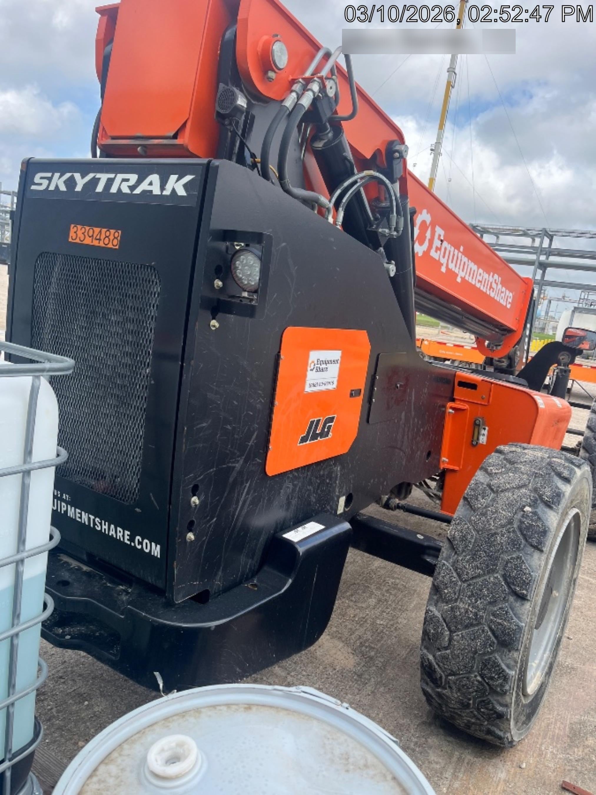 2023 SKYTRAK 8042
