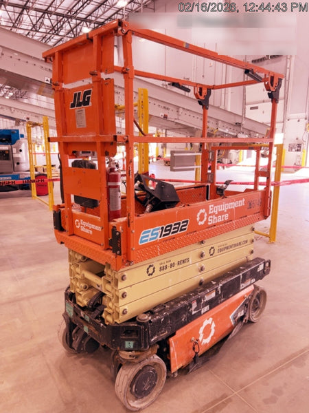 2022 JLG ES1932