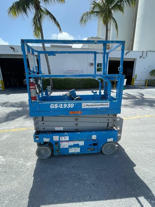 2020 Genie GS-1930 Solid Non Marking Tires, Beacon, Folding rails with half height swing gate