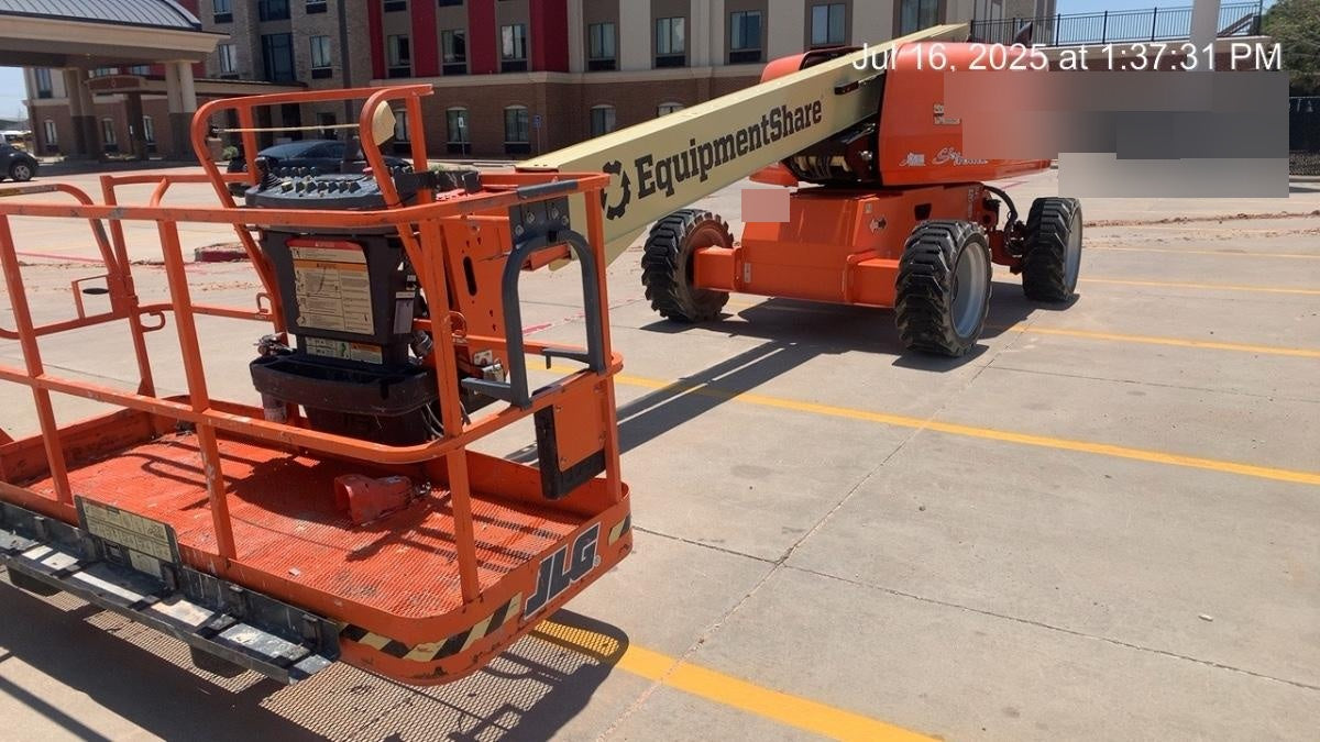2022 JLG 600S