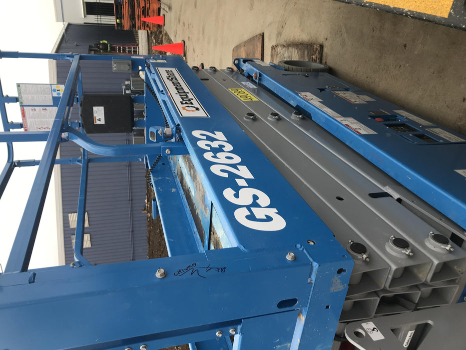 2019 Genie GS-2632 Folding rails with half height swing gate