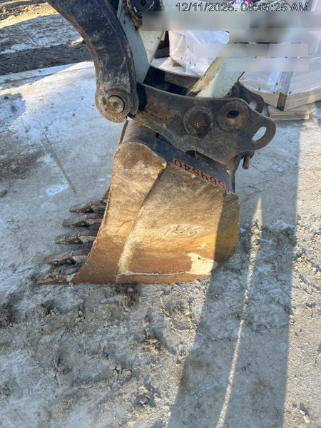 2025 TAKEUCHI 24" Bucket Takeuchi