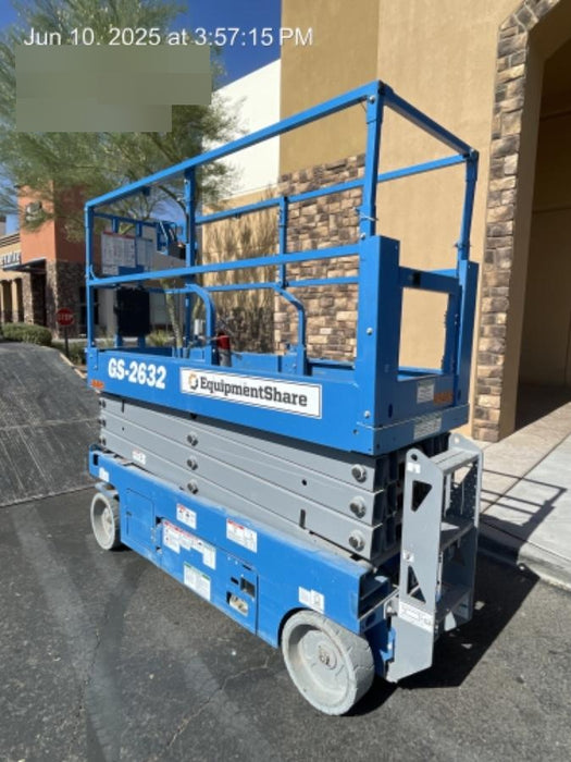 2019 Genie GS-2632 Folding rails with half height swing gate