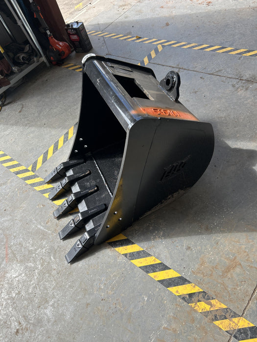 2025 TAKEUCHI 24" Bucket Takeuchi