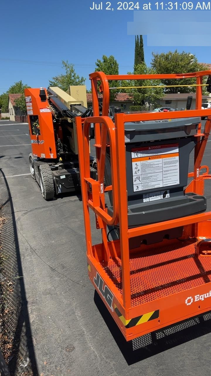 2024 JLG E300AJP