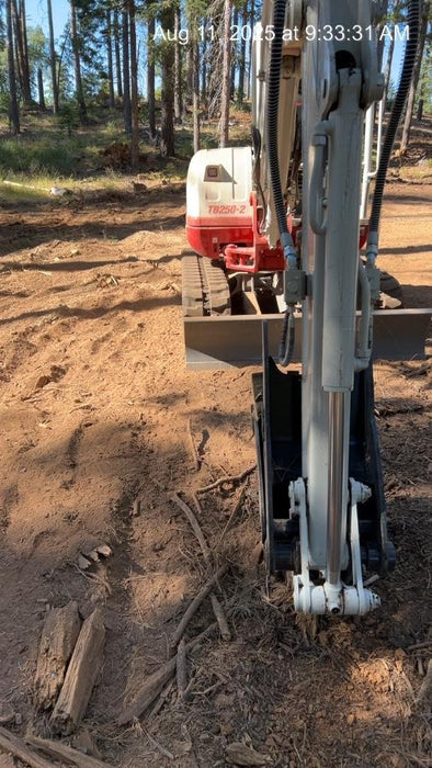 2025 TAKEUCHI 18" HD Bucket - Takeuchi