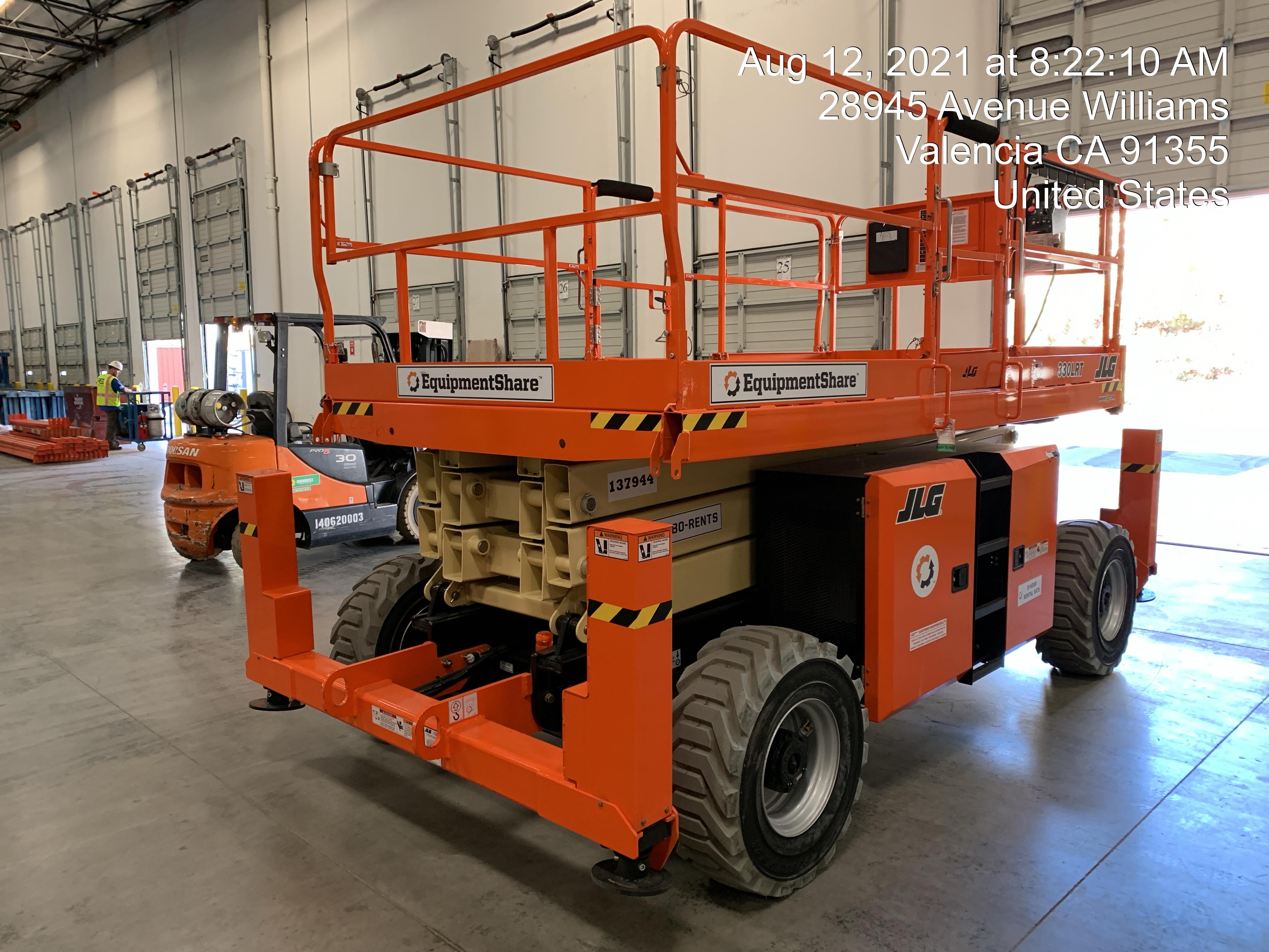 2021 JLG 330LRT