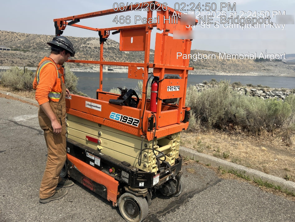 2021 JLG ES1932