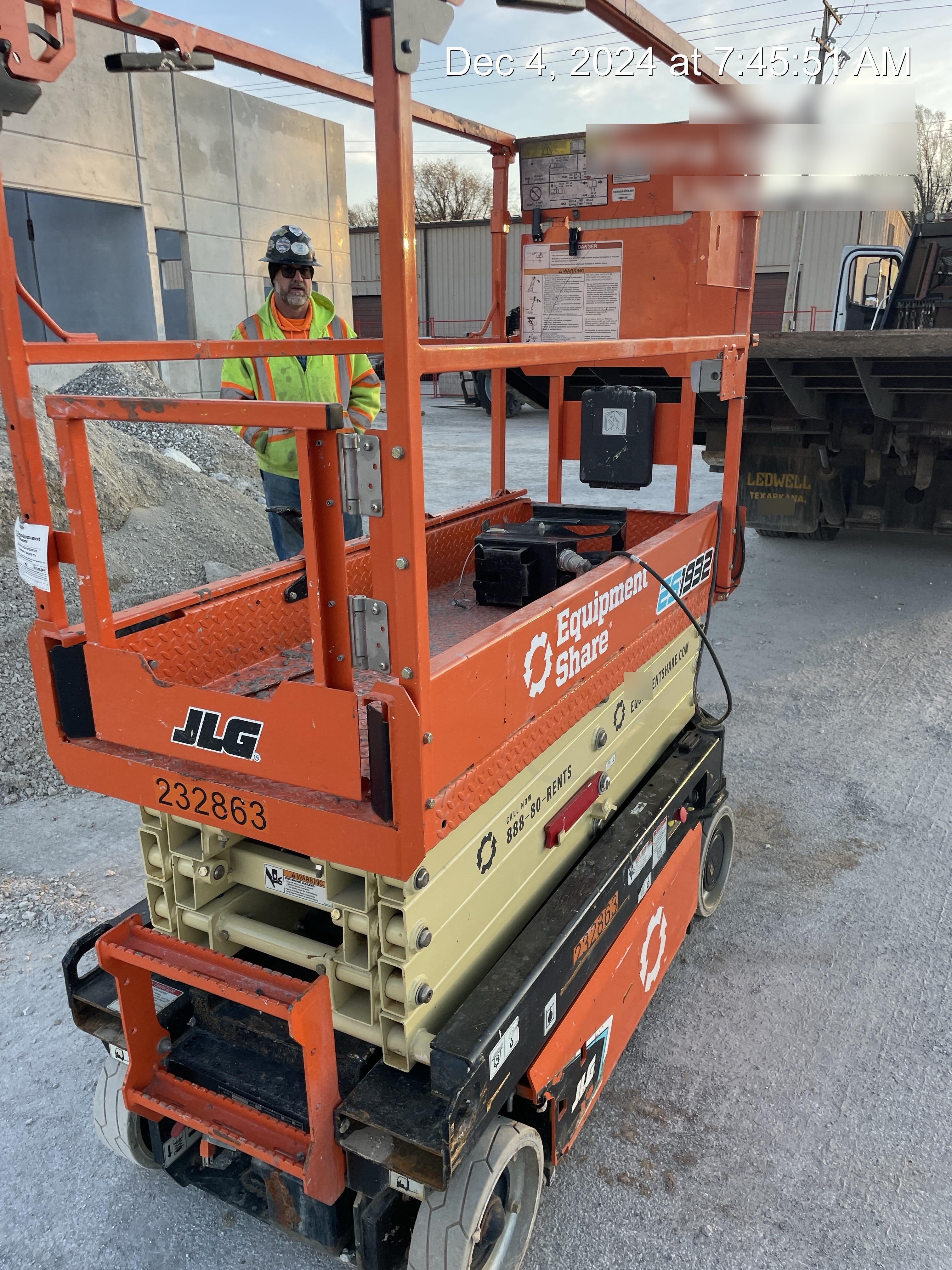 2022 JLG ES1932