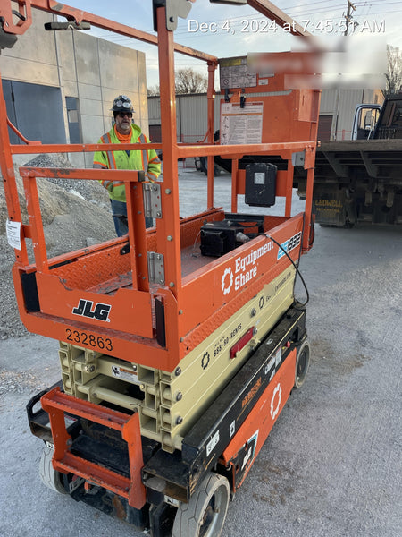 2022 JLG ES1932