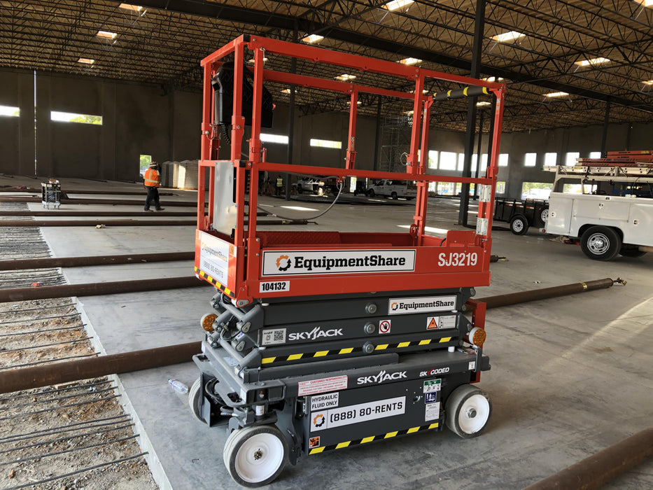 2020 Skyjack SJIII-3219 Solid NM Tires, Half height spring hinged entry gate, Dual Beacons, 800W Inverter