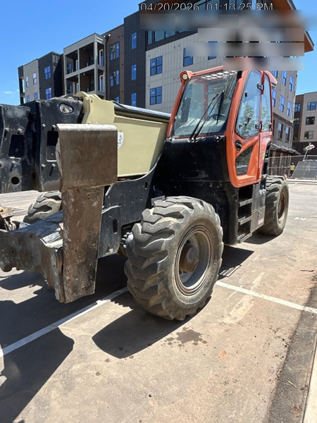 2022 JLG 1075