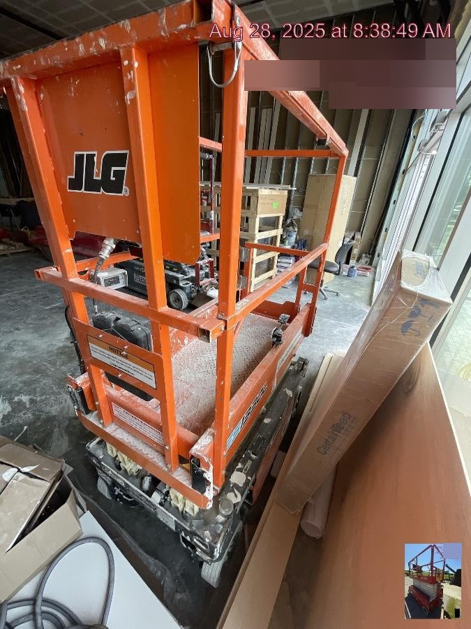 2022 JLG ES1330L