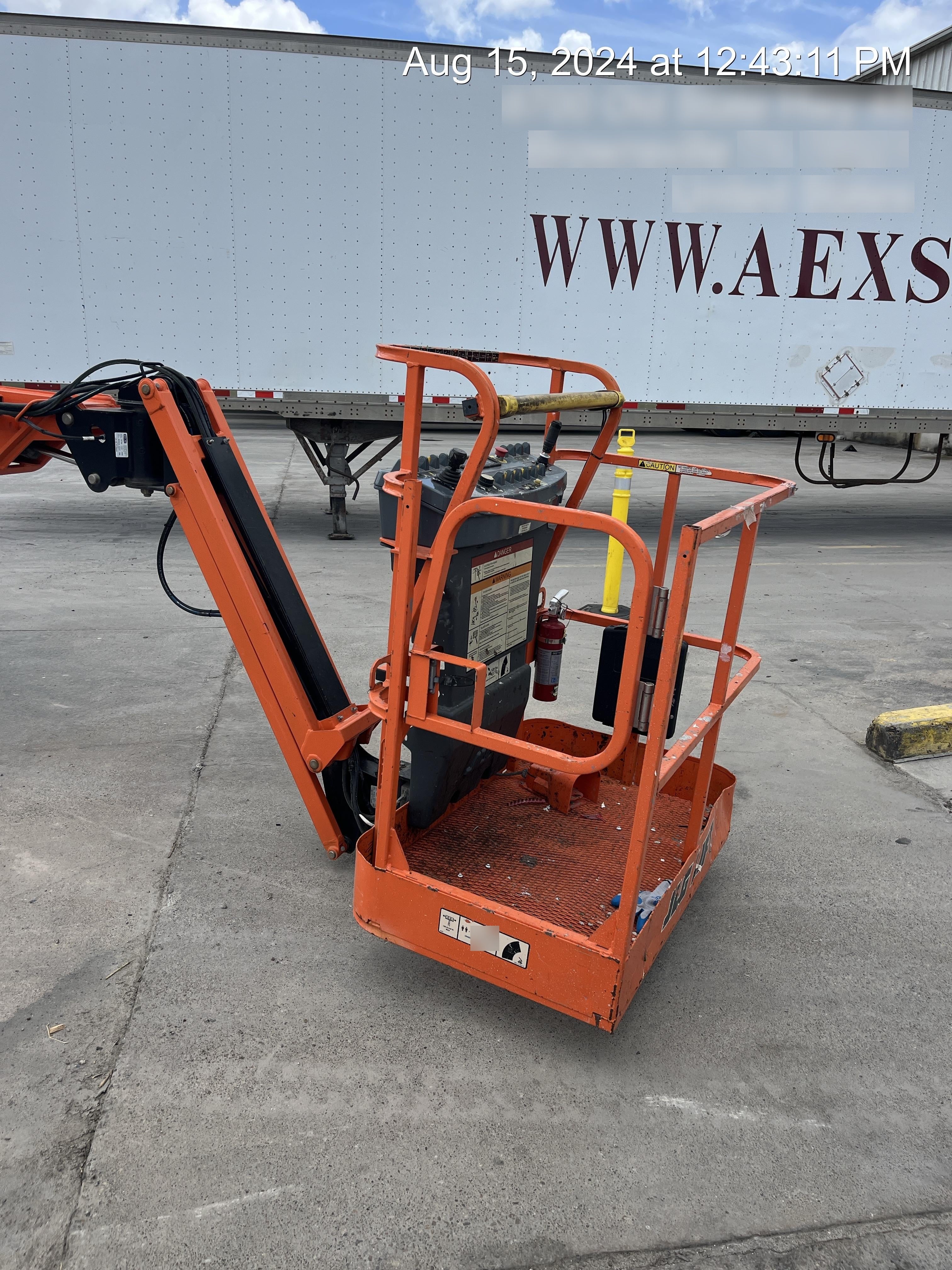 2019 JLG E400AJPN