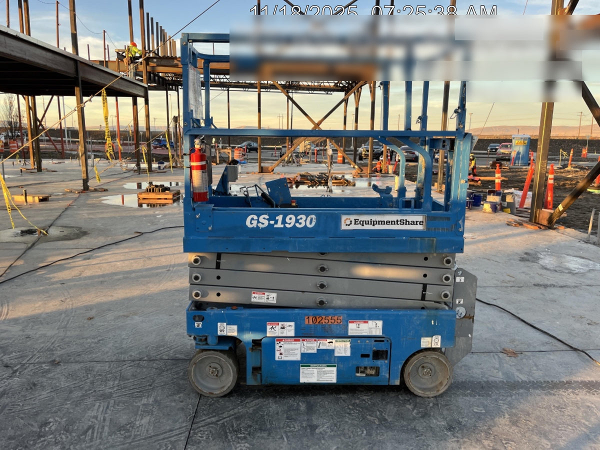 2020 Genie GS-1930 Solid Non Marking Tires, Beacon, Folding rails with half height swing gate, 800W Inverter