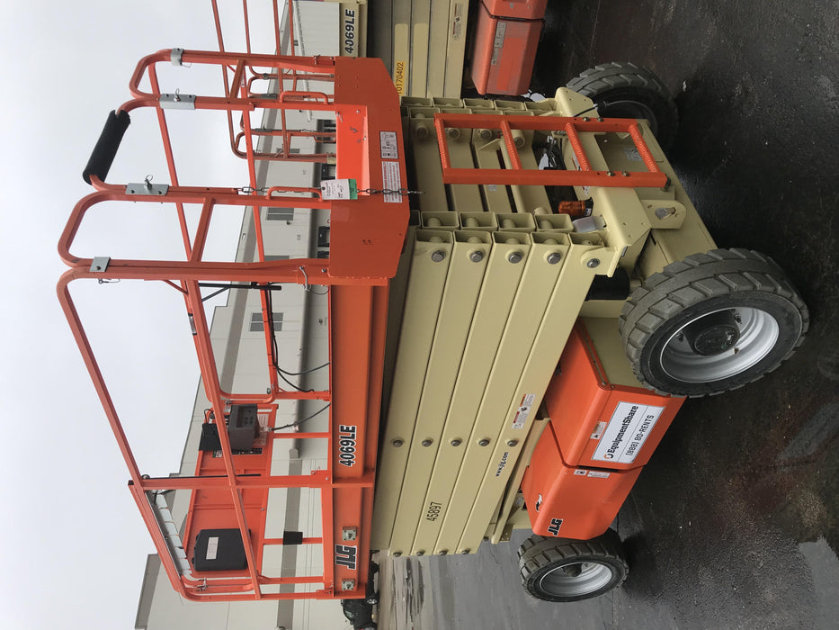 2019 JLG 4069LE Solid Non Marking Tires, Rotating Beacon