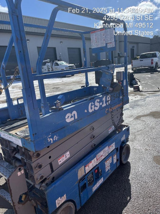 2017 Genie GS-1930 Genie GS-1930 Lift w/Fixed Rail and Chain Entry