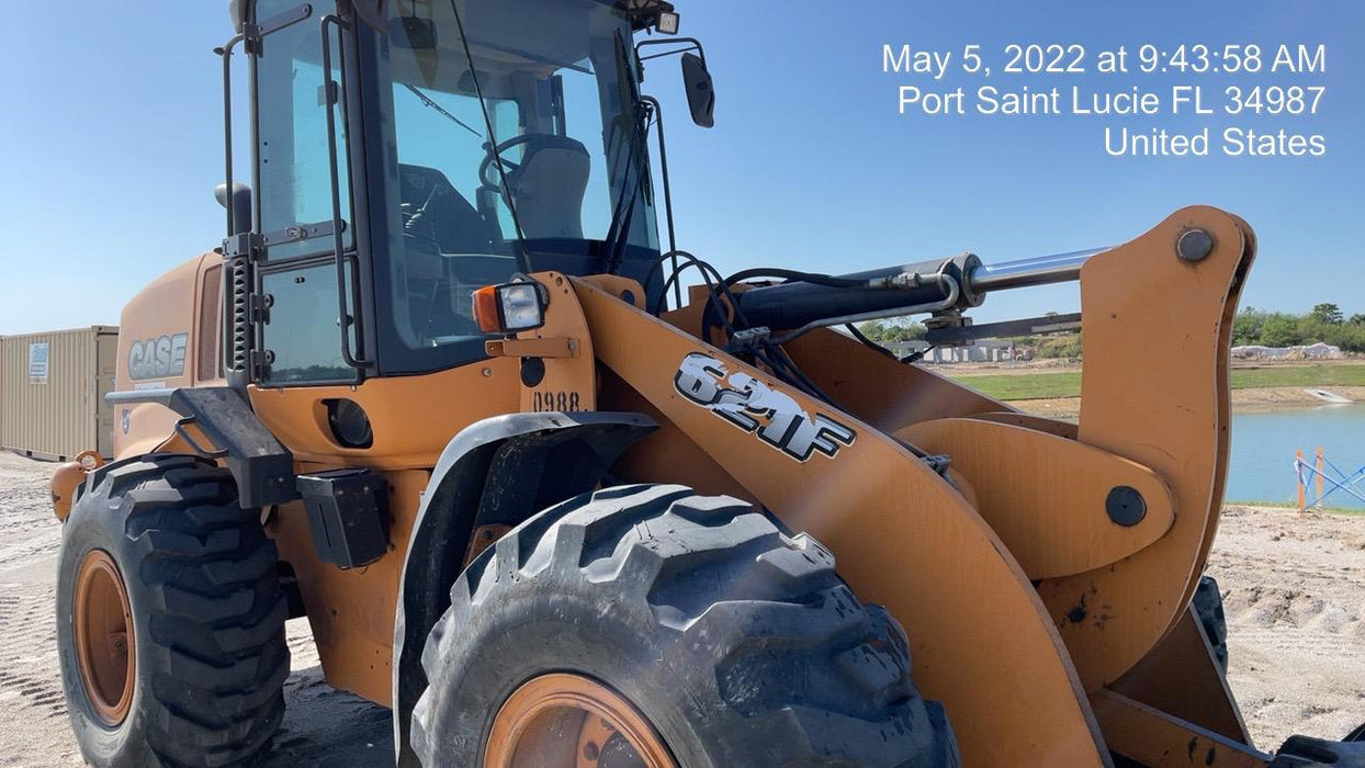 2016 Case 621F CLOSED CAB, JRB 416 STYLE HYD COUPLER