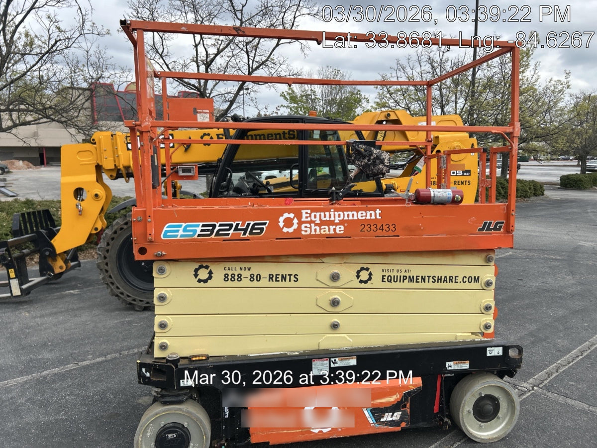 2022 JLG ES3246