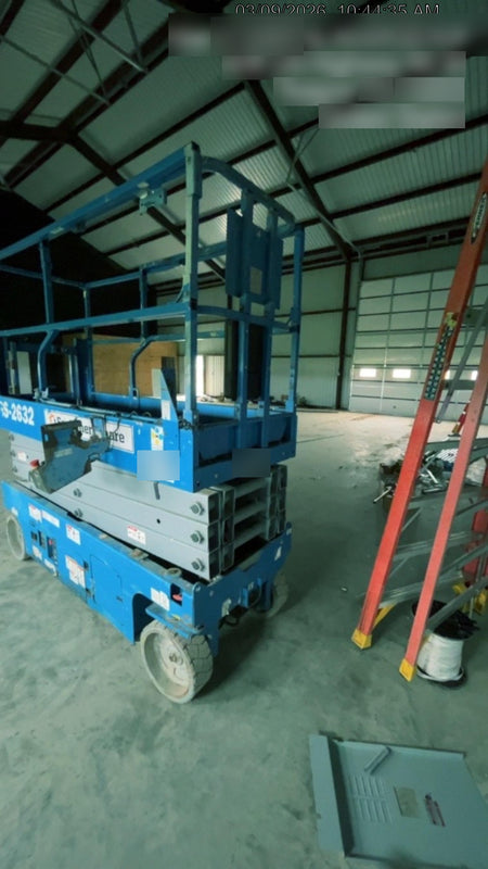 2019 Genie GS-2632 Folding rails with half height swing gate