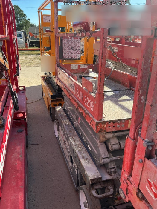 2017 Skyjack SJIII-3219 Skyjack SJIII3219 Scissor Lift w/Trojan Batteries