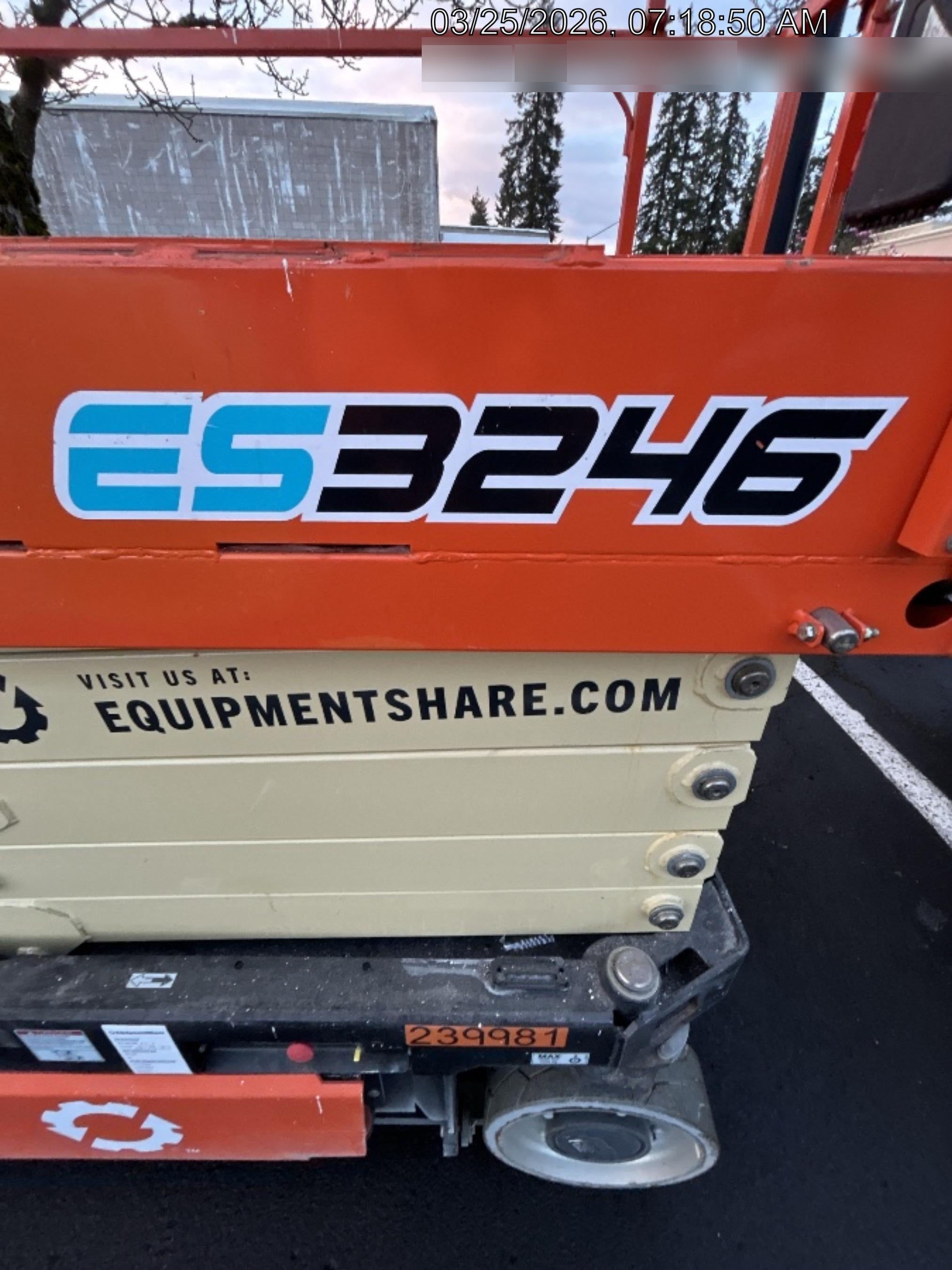 2022 JLG ES3246