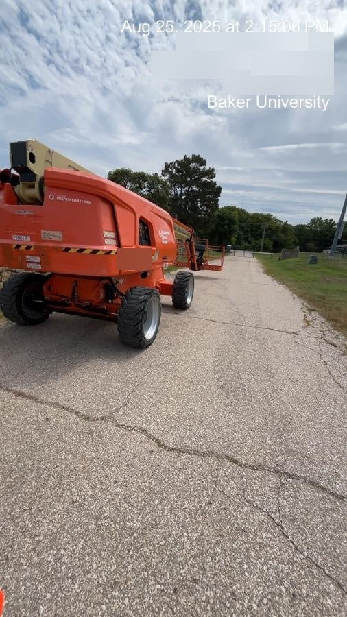 2022 JLG 660SJ