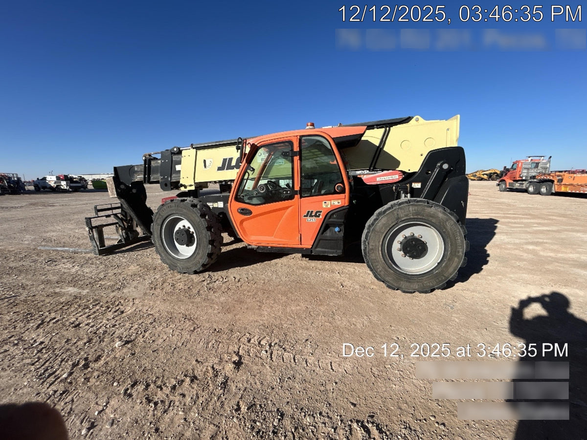 2019 JLG 1255 JLG 1255 T4F w/Full Cab, HVAC, Solid Tires, Work Lights/Beacon, 60" Carriage/Forks