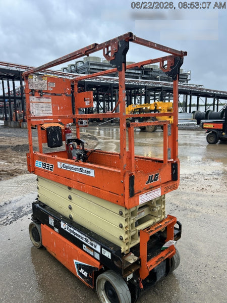2022 JLG ES1932