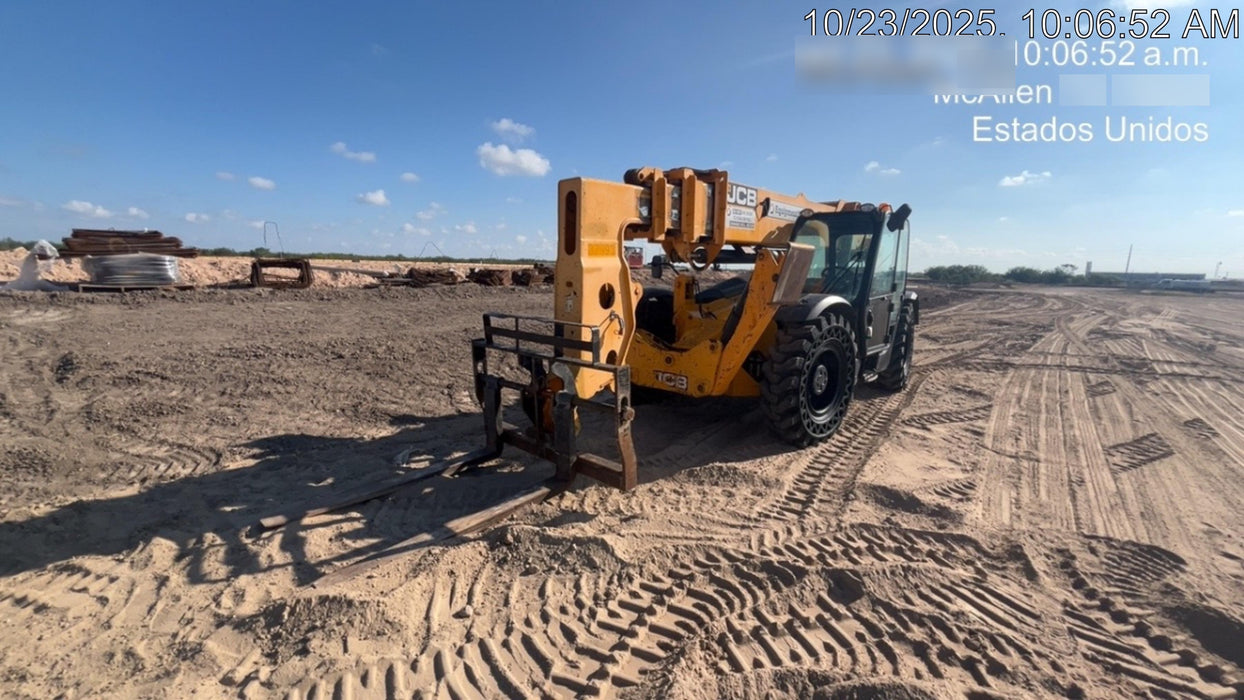 2019 JCB 510-56 74 HP w/CAB/HVAC, Beacon, Worklights, Aux Hydraulics, Solid Tires 66" Carriage/60" Forks