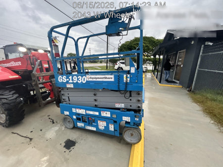 2019 Genie GS-1930 Fixed rails with chain Entry