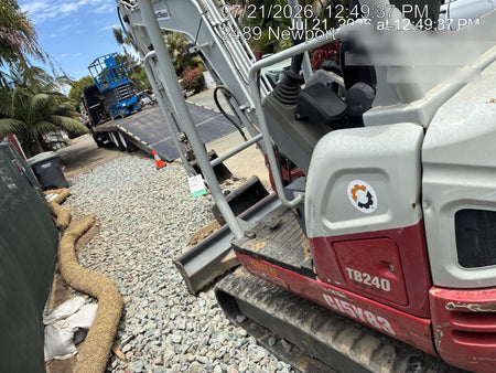 2021 TAKEUCHI TB240R