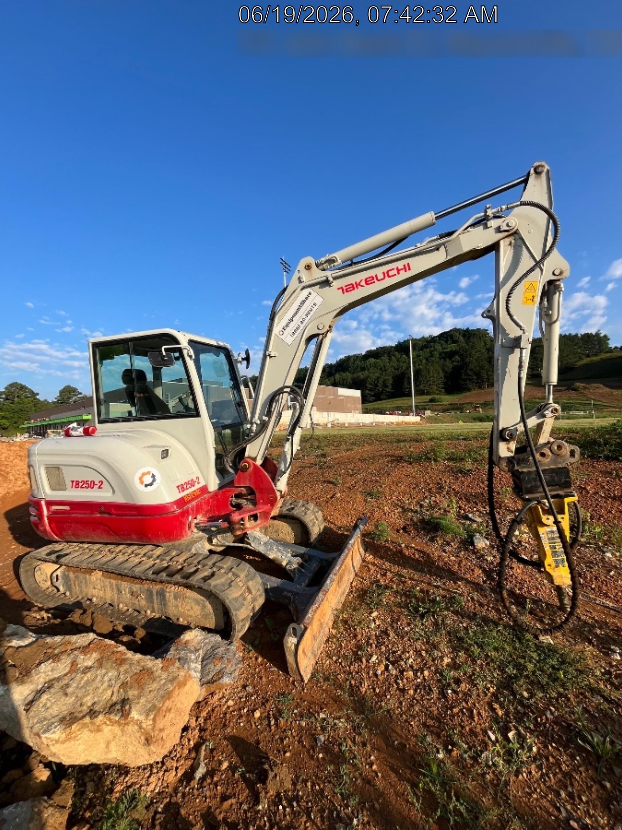 2023 TAKEUCHI TB250-2CR