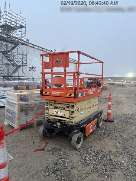 2023 JLG ES3246