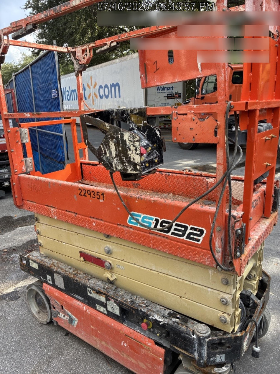2022 JLG ES1932