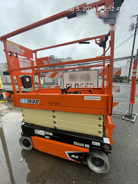 2021 JLG ES1932