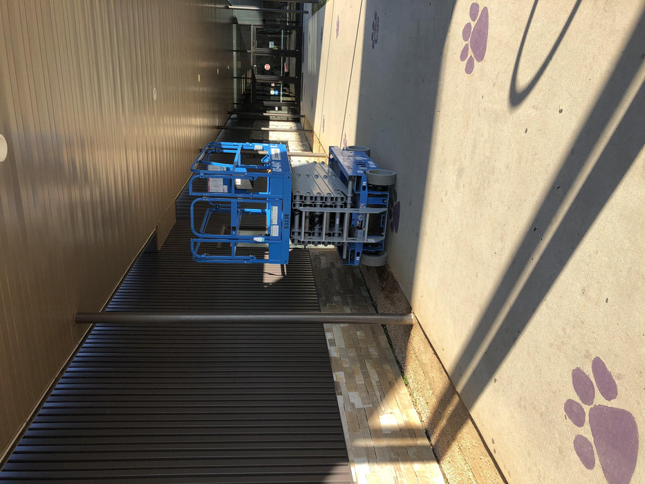 2019 Genie GS-4047 Folding rails with half height swing gate