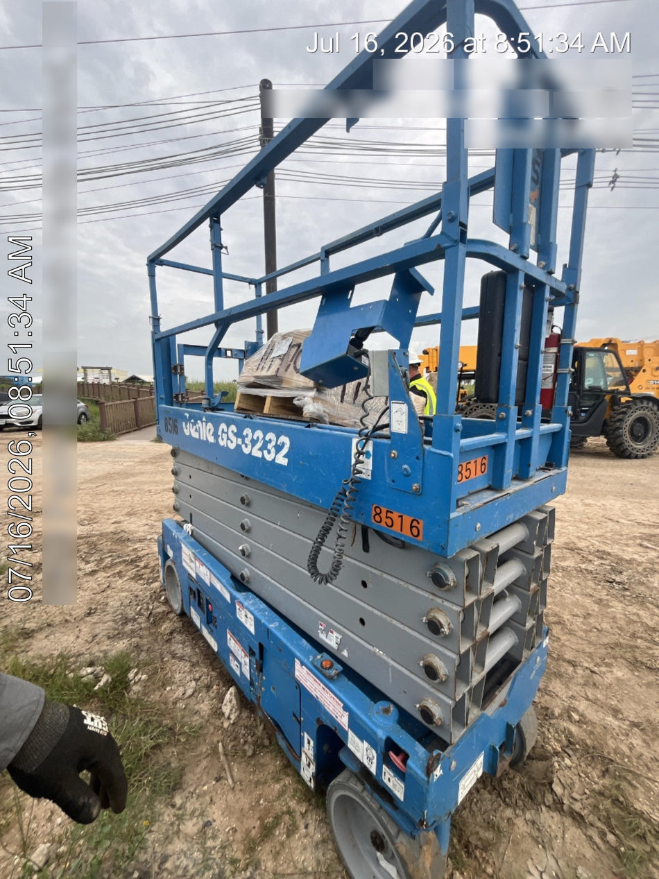 2018 Genie GS-3232 Genie GS3232 Lift w/Folding Rails and Swing Gate