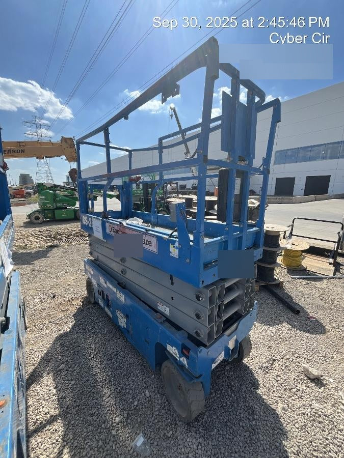 2019 Genie GS-2632 Folding rails with half height swing gate