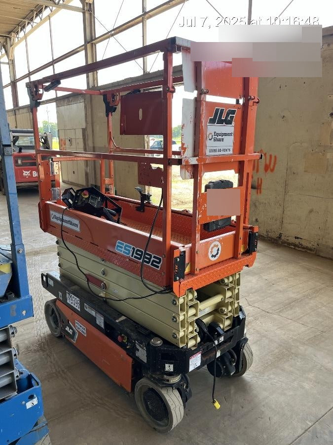 2021 JLG ES1932