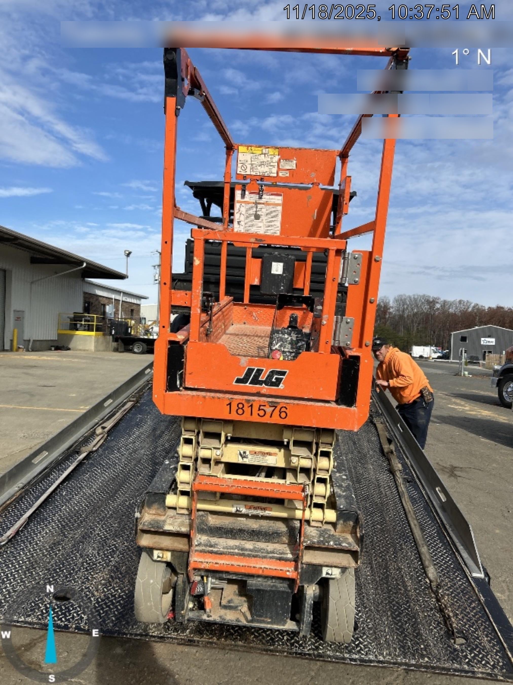 2021 JLG ES1932
