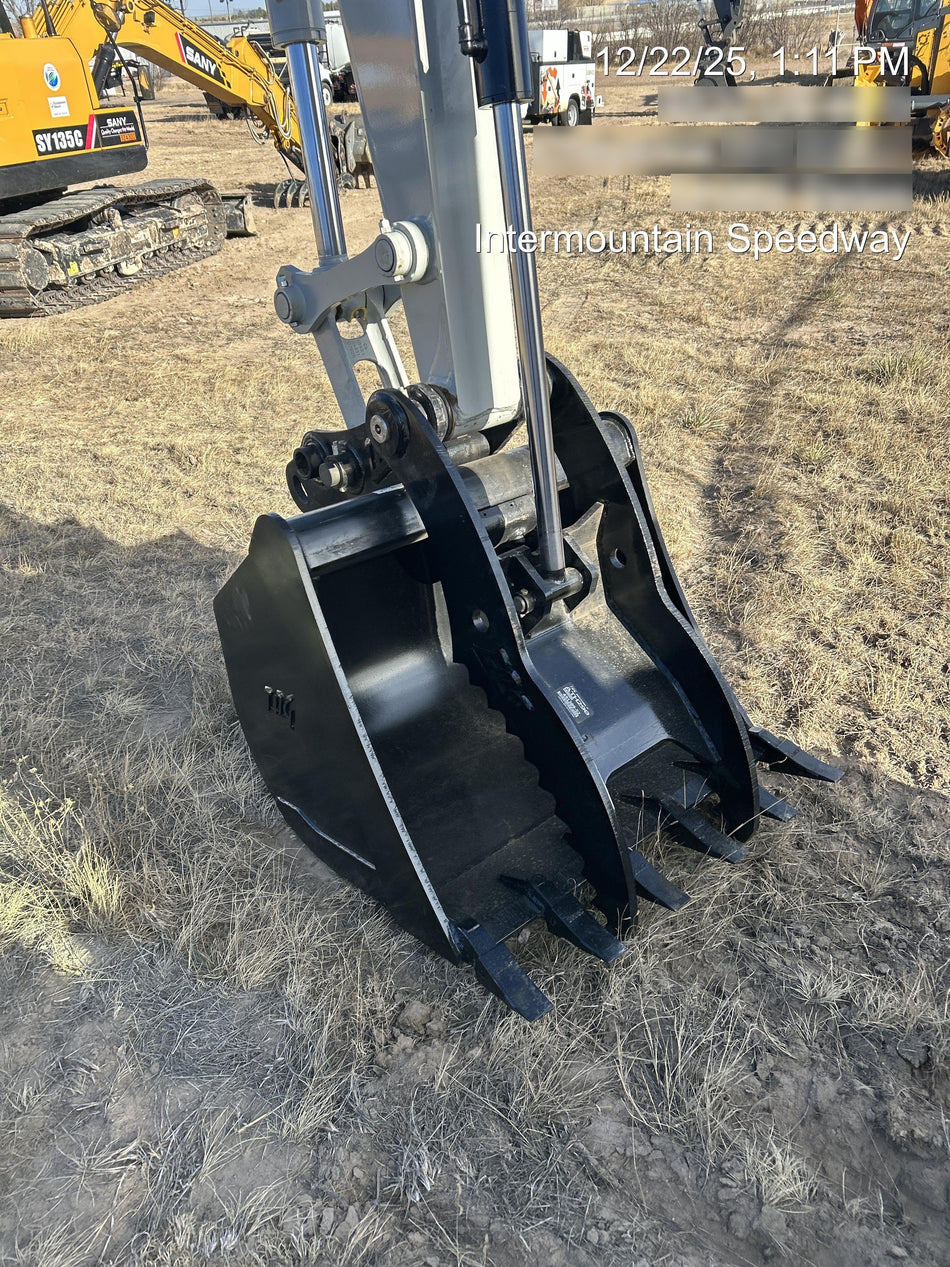 2025 TAKEUCHI 36" Bucket - Takeuchi