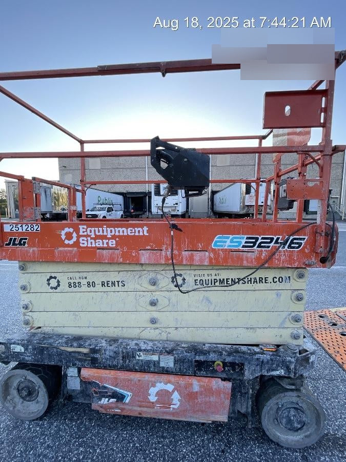 2022 JLG ES3246