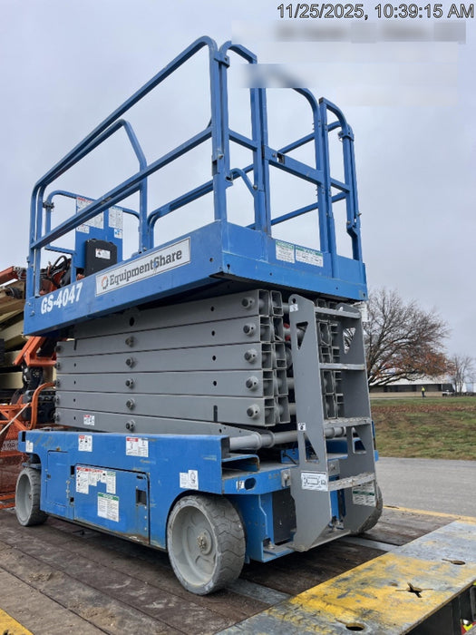 2019 Genie GS-4047 Folding rails with half height swing gate