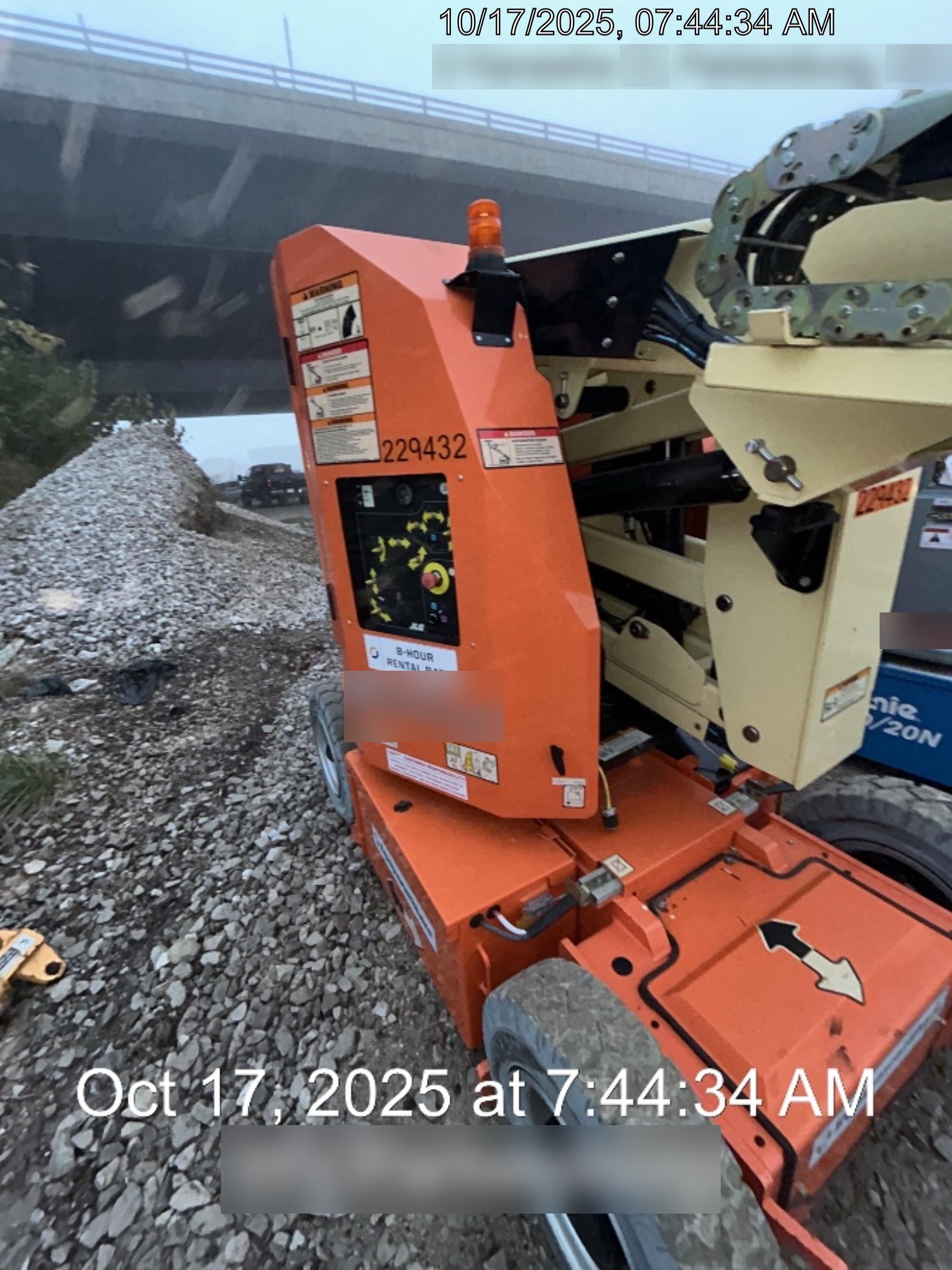 2022 JLG E300AJP