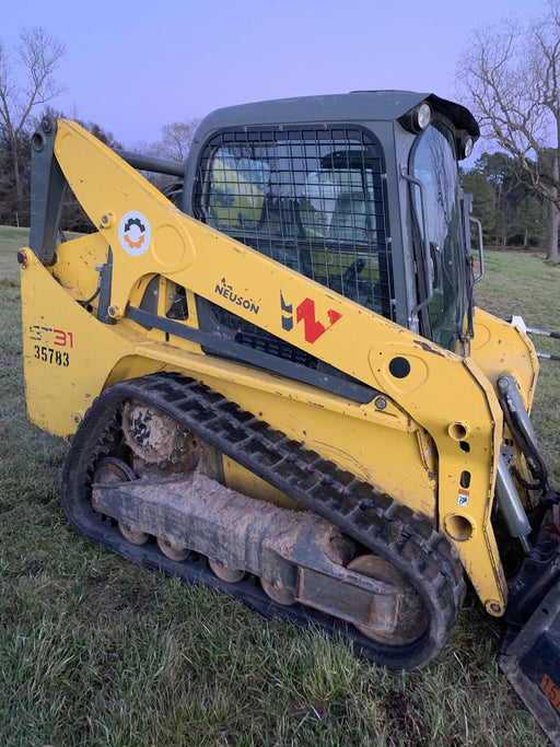 Wacker Neuson ST31 Cab/Heat/AC	75" HD Bucket w/ smooth bolt on edge