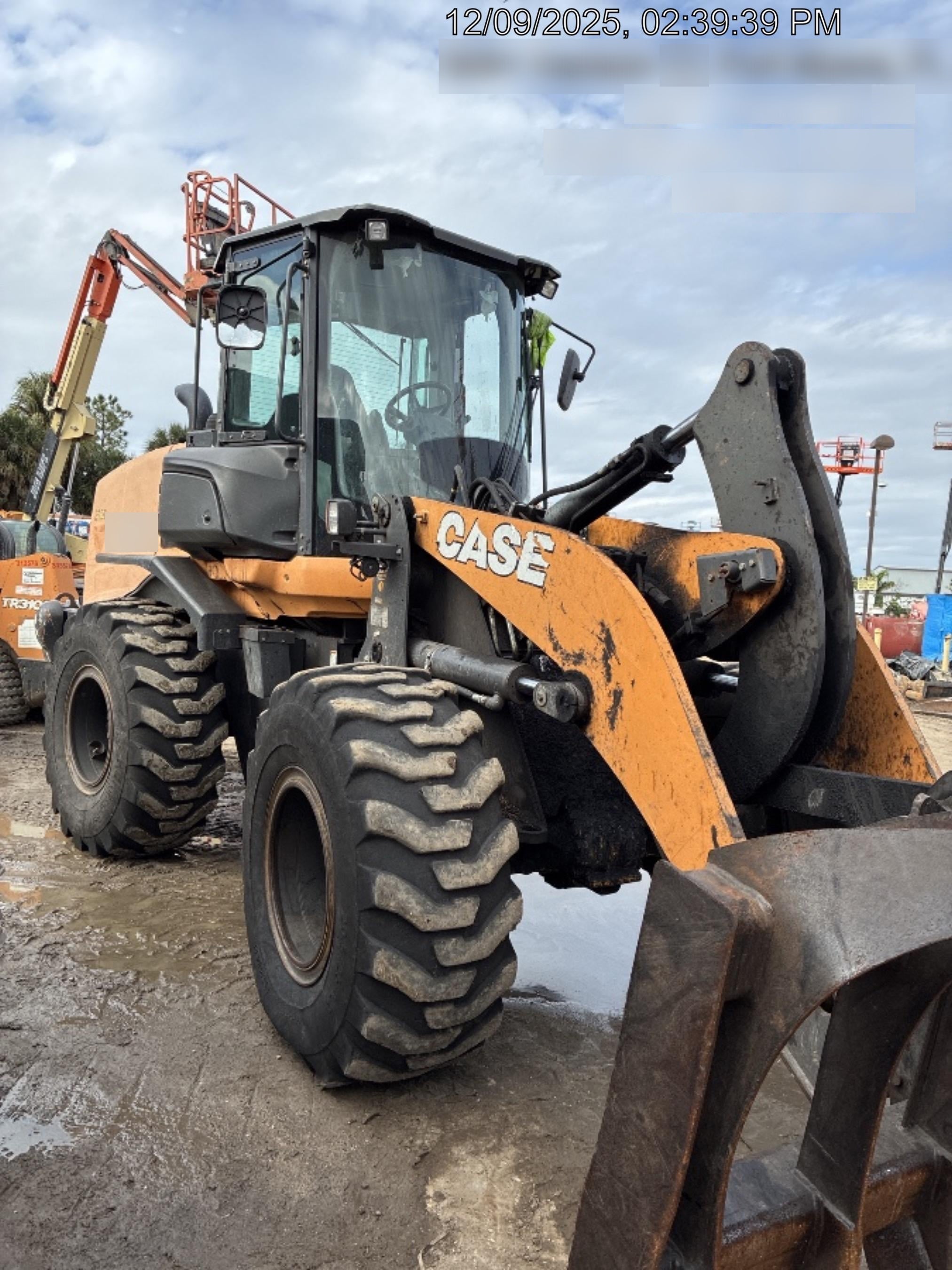 2018 Case 621G CLOSED CAB, 1 FUNCTION, JRB 416 STYLE HYD COUPLER
