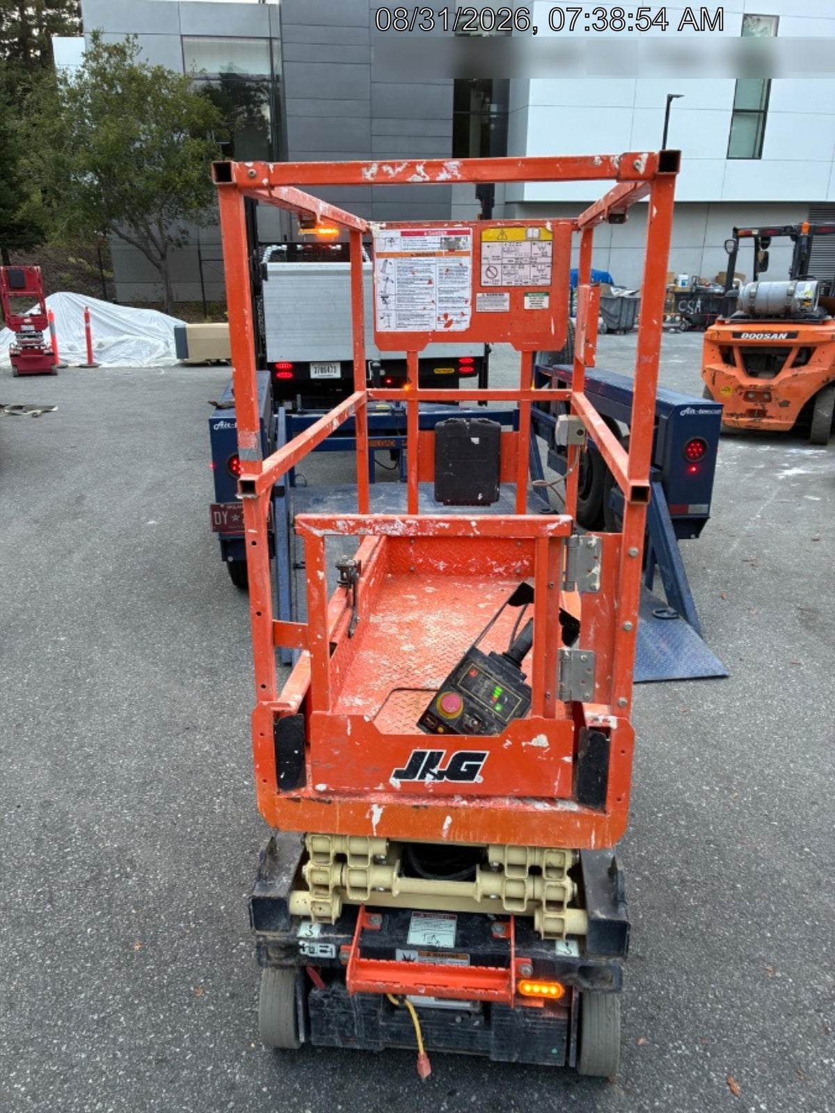 2021 JLG ES1330L
